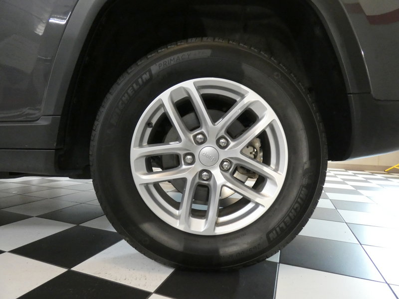 Used 2025 Jeep Grand Cherokee Laredo X AWD/4WD image 8