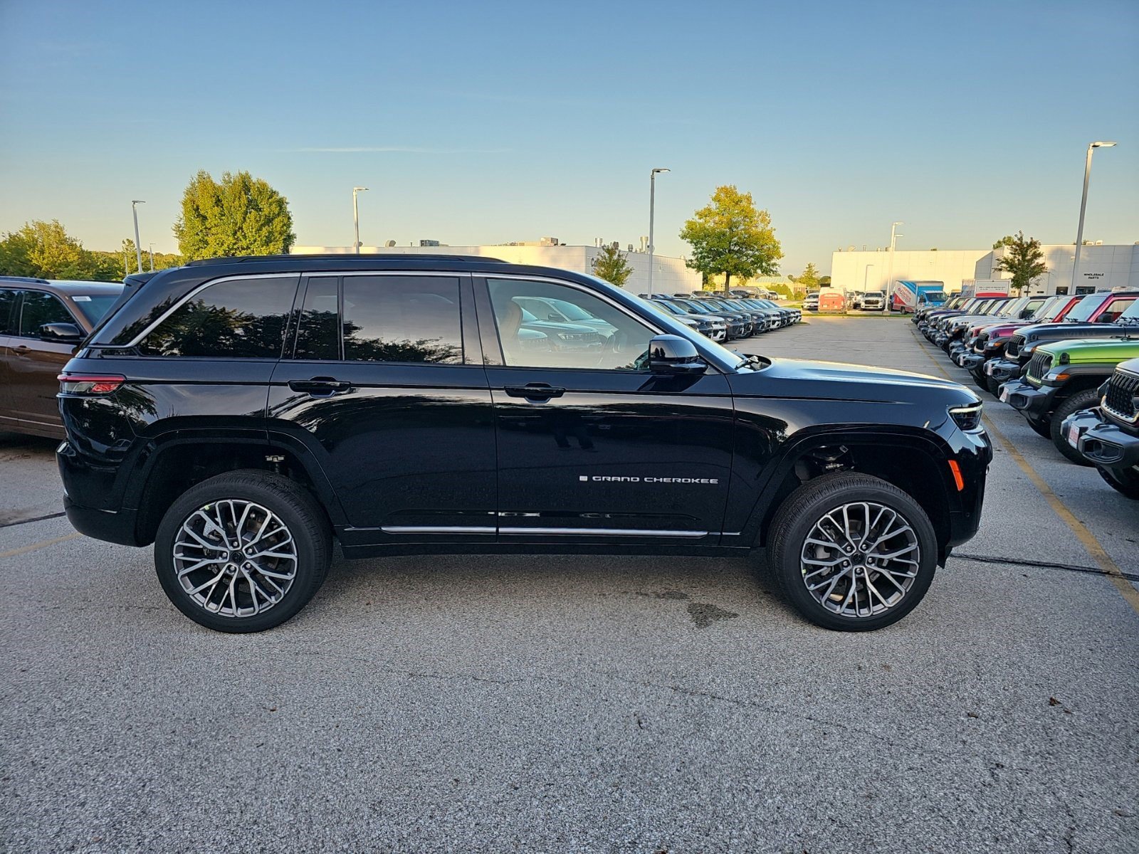 New 2027 Jeep Grand Cherokee Summit AWD/4WD image 7
