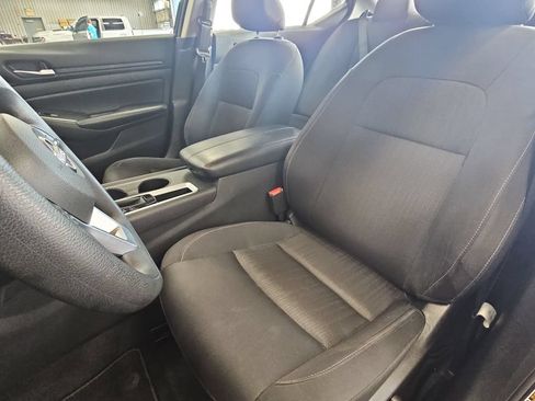 Used 2025 Nissan Altima 2.5 SV FWD image 14