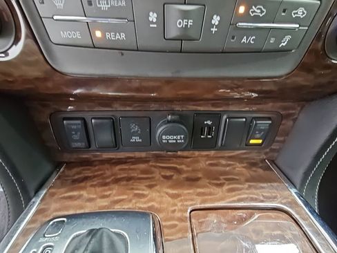 Used 2020 Nissan Armada SL w/ Premium Package image 21