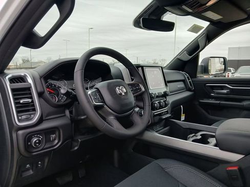 New 2026 RAM 1500 4x4 Crew Cab image 9