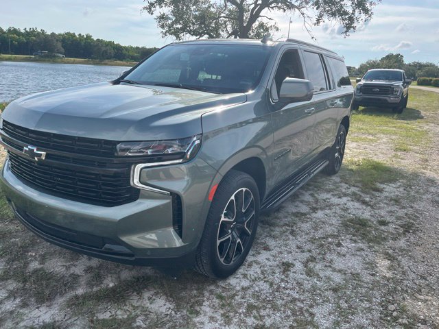 Used 2023 Chevrolet Suburban RST w/ Luxury Package RWD image 3