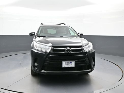Certified 2019 Toyota Highlander XLE image 2