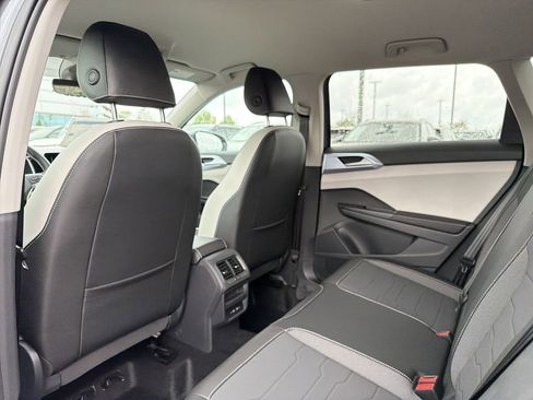 New 2026 Volkswagen Taos SE FWD image 12