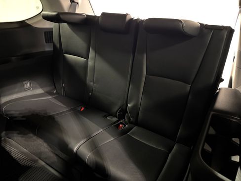 Used 2024 Toyota Grand Highlander XLE AWD/4WD image 27