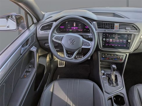 Used 2023 Volkswagen Tiguan SE R-Line image 16