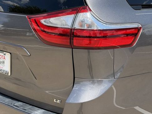 Used 2019 Toyota Sienna LE FWD image 7