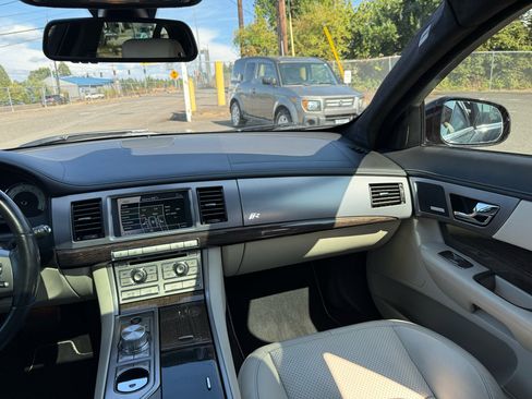 Used 2010 Jaguar XF R image 25