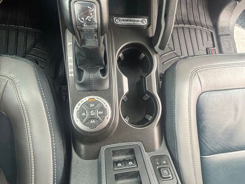 Used 2022 Ford Bronco Outer Banks AWD/4WD image 17