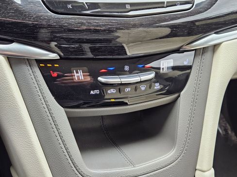 Used 2021 Cadillac XT6 Premium Luxury image 21