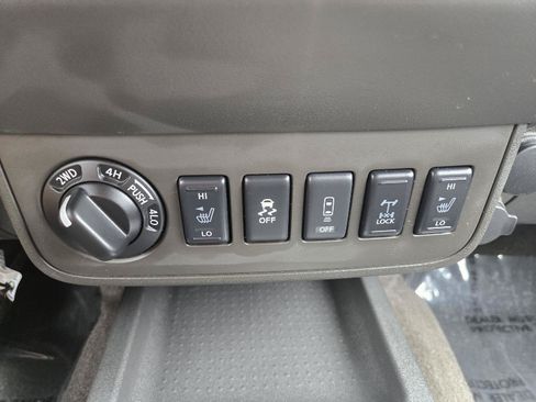 Used 2015 Nissan Frontier PRO-4X AWD/4WD image 20