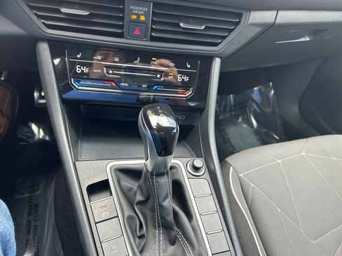 Used 2025 Volkswagen Jetta Sport image 12