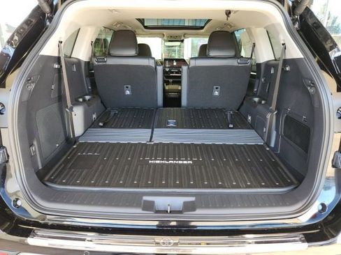 New 2026 Toyota Highlander Platinum image 22