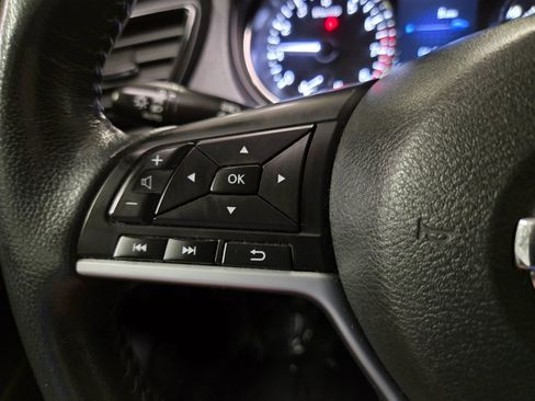 Used 2017 Nissan Rogue SV image 21