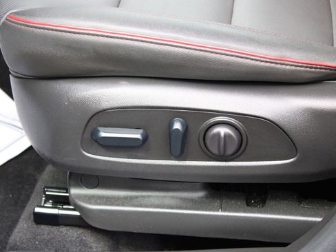 Used 2024 Chevrolet TrailBlazer RS FWD image 14