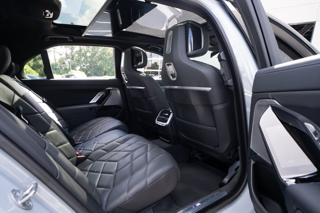 Used 2024 BMW i7 xDrive60 AWD/4WD image 38