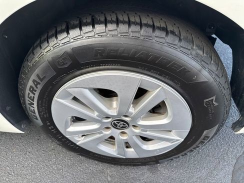 Used 2018 Toyota Prius Four image 25