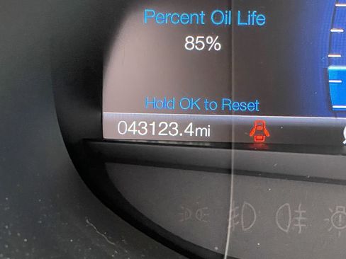 Used 2021 Ford Edge SEL w/ Convenience Package image 4