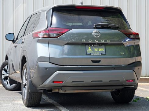 Used 2022 Nissan Rogue SV FWD image 5
