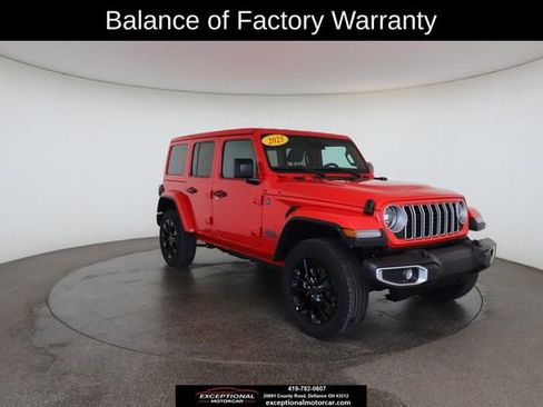 Used 2025 Jeep Wrangler Unlimited Sahara w/ Safety Group image 28