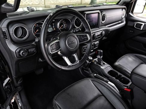 Used 2022 Jeep Wrangler Unlimited Sahara AWD/4WD image 26