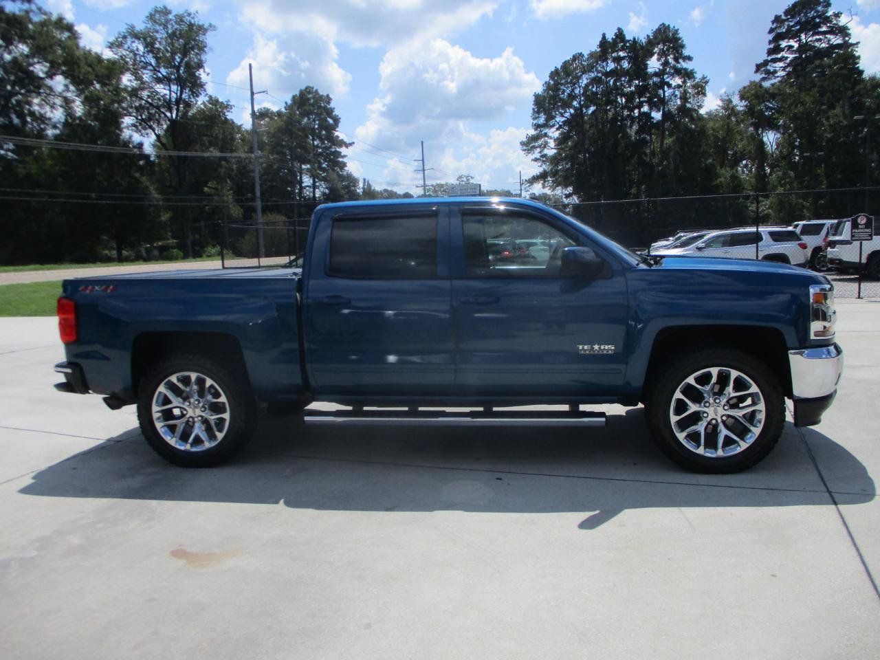 Used 2018 Chevrolet Silverado 1500 LT w/ Texas Edition AWD/4WD image 9