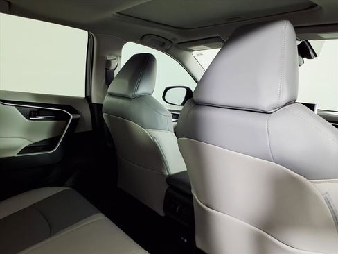 Used 2023 Toyota RAV4 XLE Premium image 11