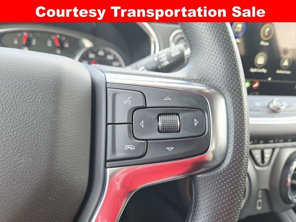 Used 2025 Chevrolet Blazer LT AWD/4WD image 19