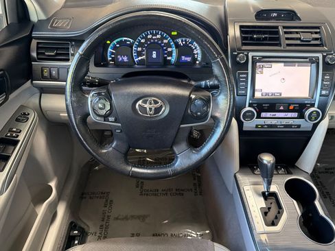 Used 2014 Toyota Camry XLE w/ Leather Package FWD image 14