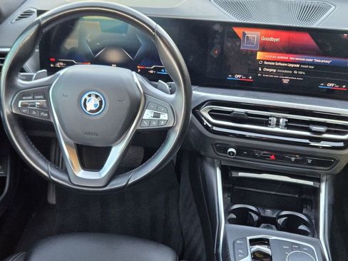Used 2023 BMW 330e image 32