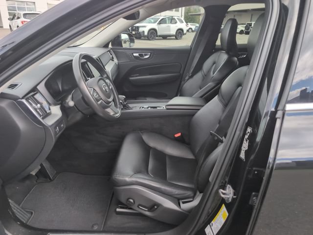 Used 2019 Volvo XC60 T6 Momentum w/ Multimedia Package AWD/4WD image 16