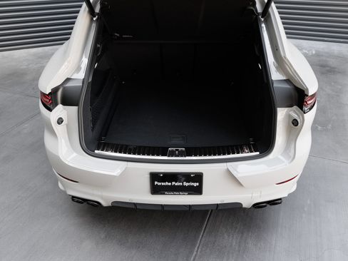 Certified 2026 Porsche Cayenne GTS AWD/4WD image 31