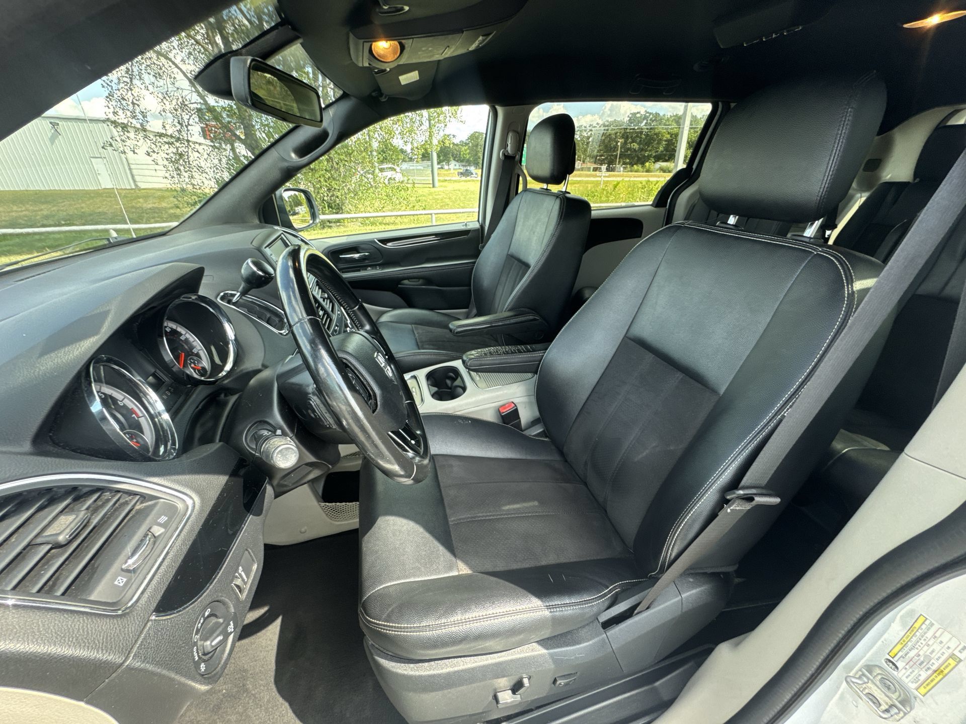 Used 2019 Dodge Grand Caravan SXT FWD image 11