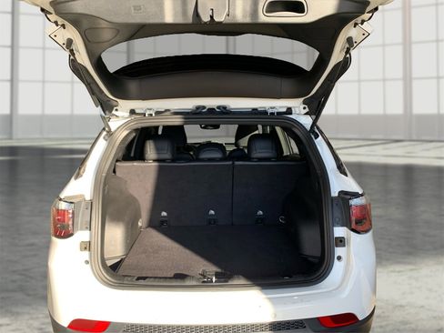 Used 2023 Jeep Compass Trailhawk image 11