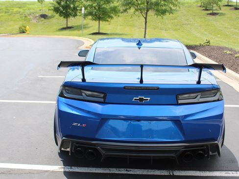 Used 2018 Chevrolet Camaro ZL1 RWD image 30