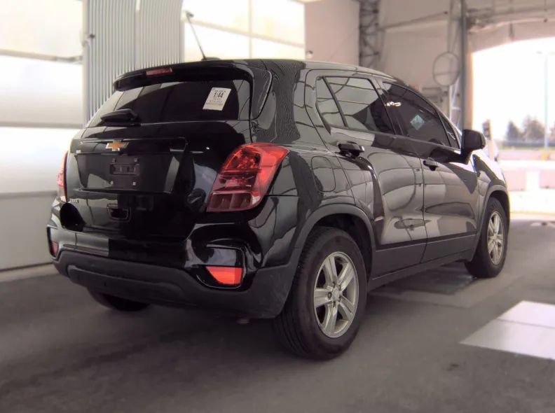 Used 2019 Chevrolet Trax LS FWD image 2