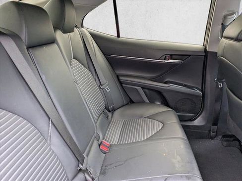 Used 2018 Toyota Camry SE image 19