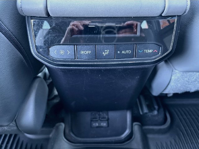 Used 2022 Toyota Highlander XLE AWD/4WD image 25