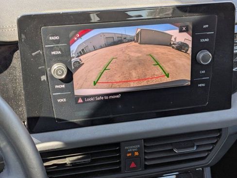 Used 2025 Volkswagen Jetta SE image 21