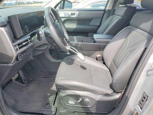 Used 2024 Hyundai Santa Fe SEL FWD image 6