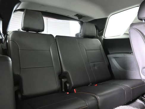 Used 2020 Chevrolet Traverse LT w/ LT Premium Package image 17