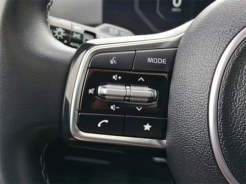 Certified 2025 Kia Sorento SX image 22