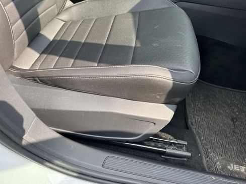 Used 2024 Volkswagen Jetta SE w/ Panoramic Sunroof Package FWD image 15