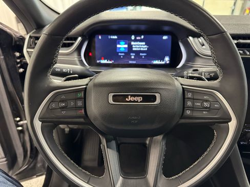 Used 2023 Jeep Grand Cherokee L Laredo image 30