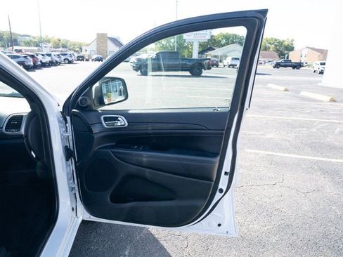 Certified 2021 Jeep Grand Cherokee Laredo X image 13