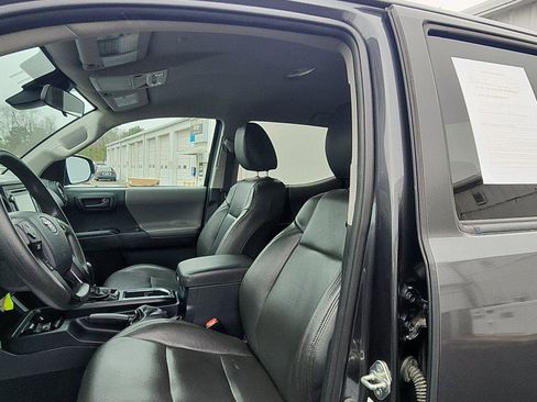 Used 2019 Toyota Tacoma SR image 21
