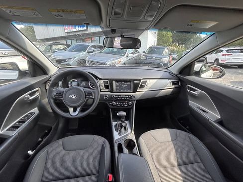 Used 2017 Kia Niro LX image 15