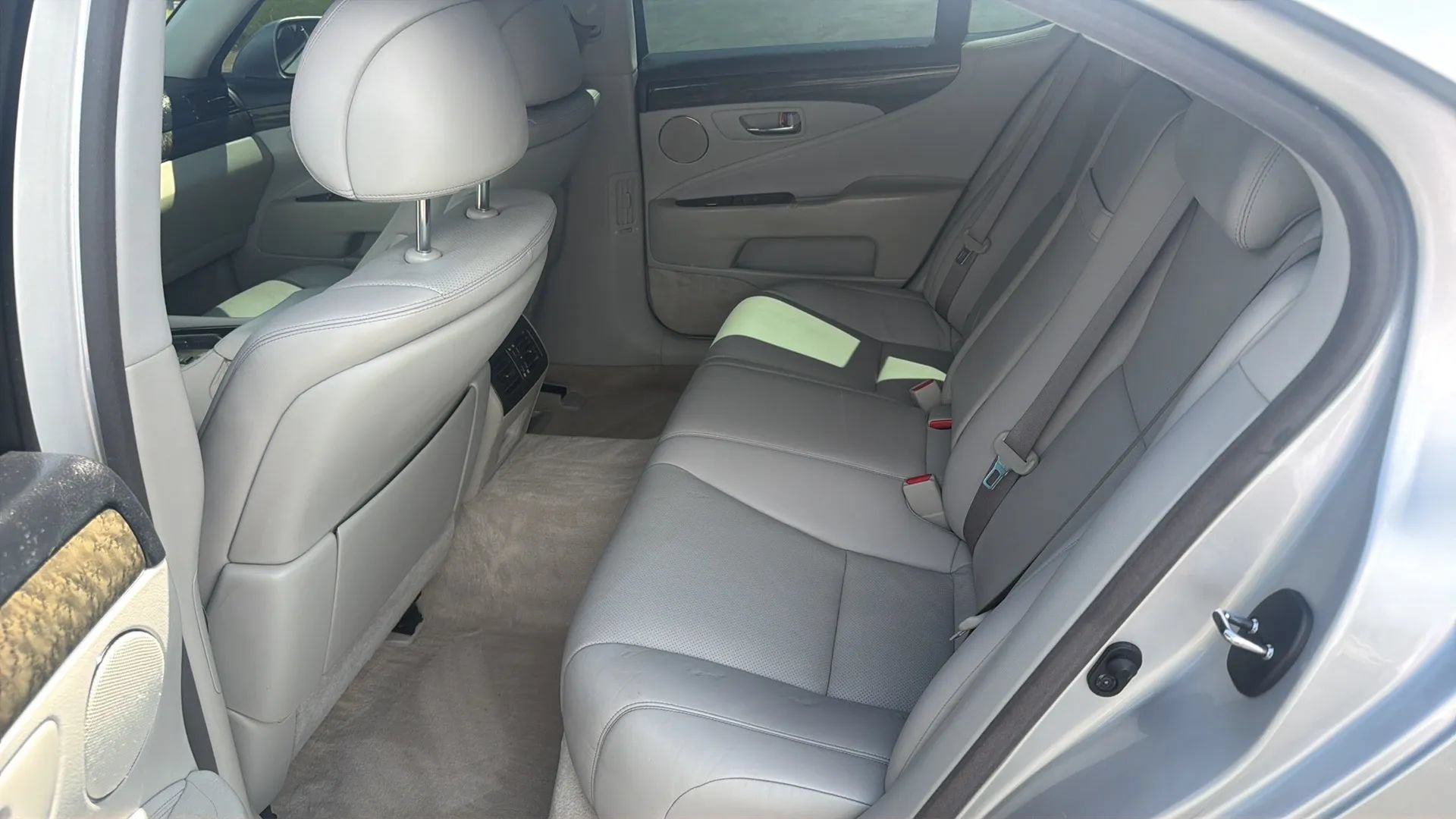 Used 2007 Lexus LS 460 w/ Comfort Pkg RWD image 10