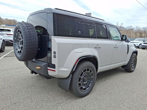 New 2026 Land Rover Defender 110 OCTA image 4