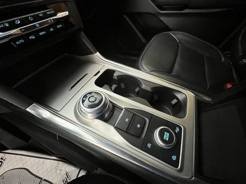 Used 2020 Ford Explorer XLT w/ Equipment Group 202A AWD/4WD image 19
